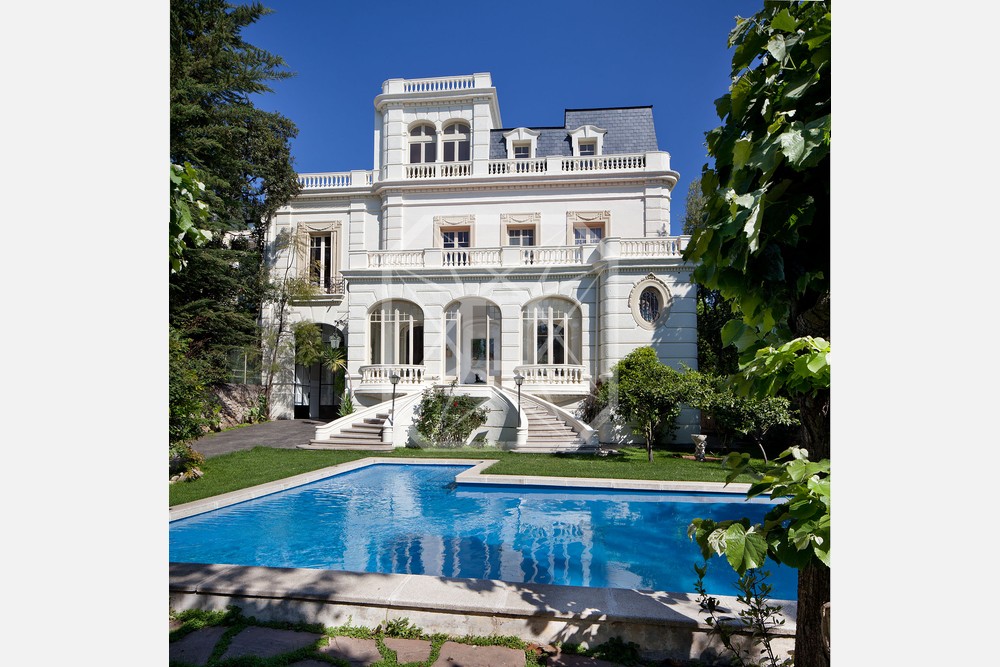 Formidable palacio con piscina en Sarriá