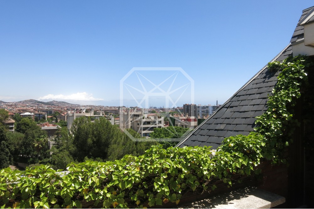 Un asombroso jardín con piscina en el cielo de Pedralbes