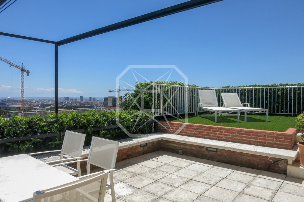 Un asombroso jardín con piscina en el cielo de Pedralbes