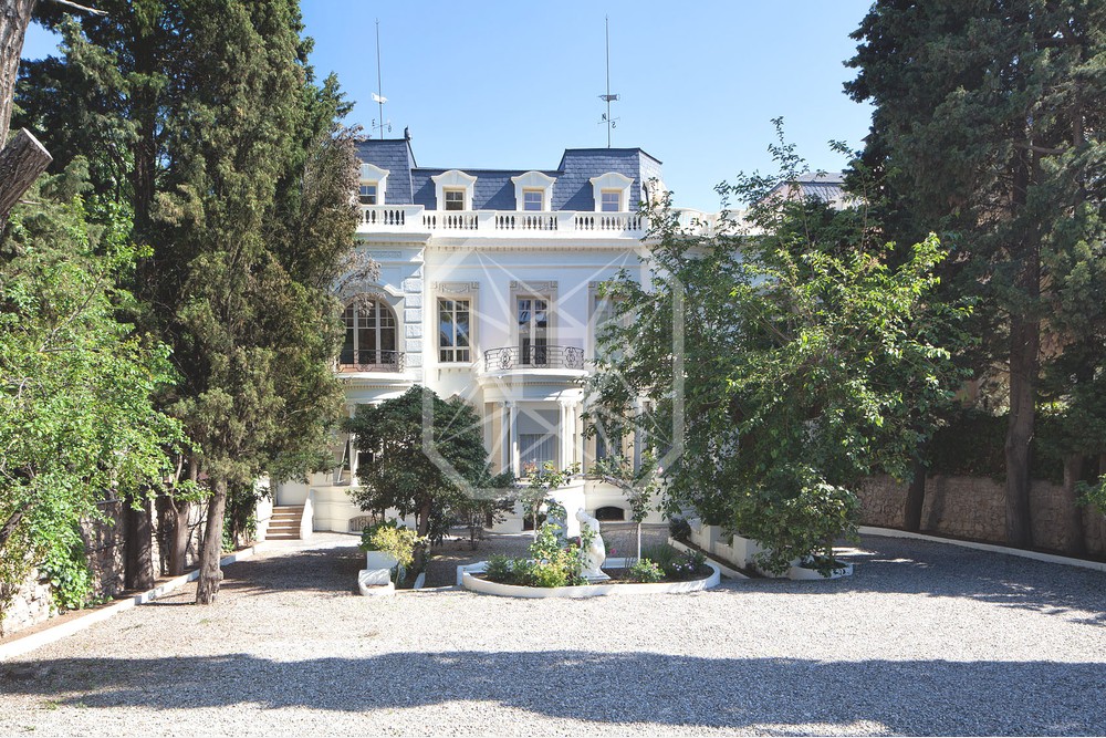 Formidable palacio con piscina en Sarriá